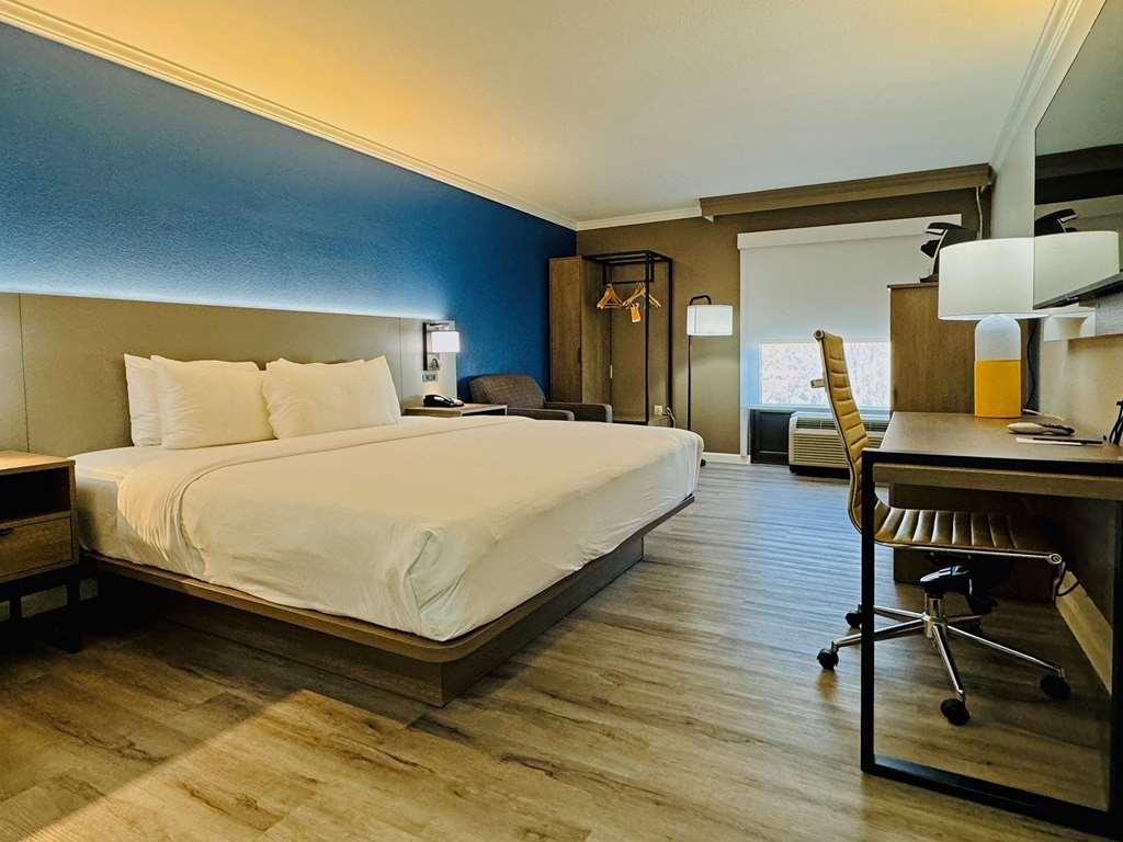 Comfort Inn & Suites Houston I-10 West Energy Corridor Номер фото